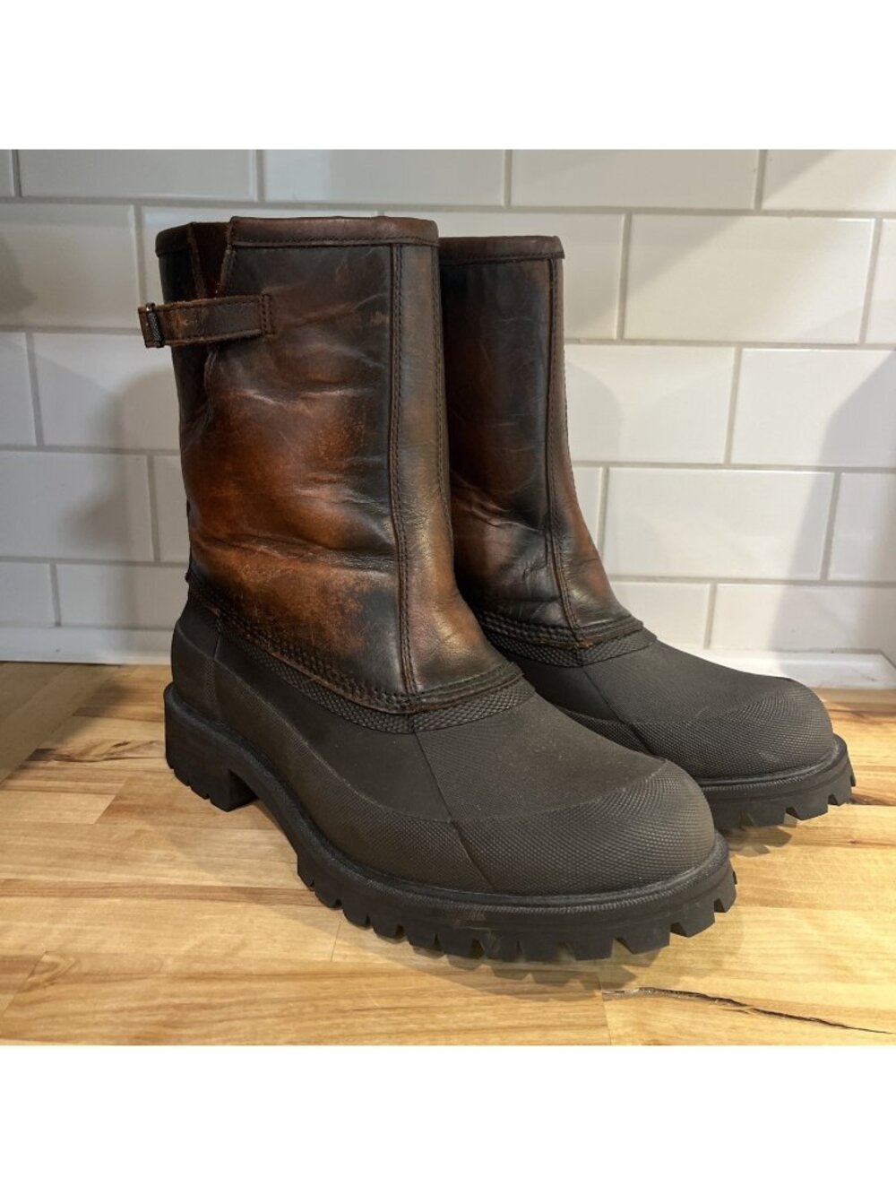 Men's FRYE Alaska Waterproof Boots SZ 10.5 Brown Leather Black Rubber Pull On